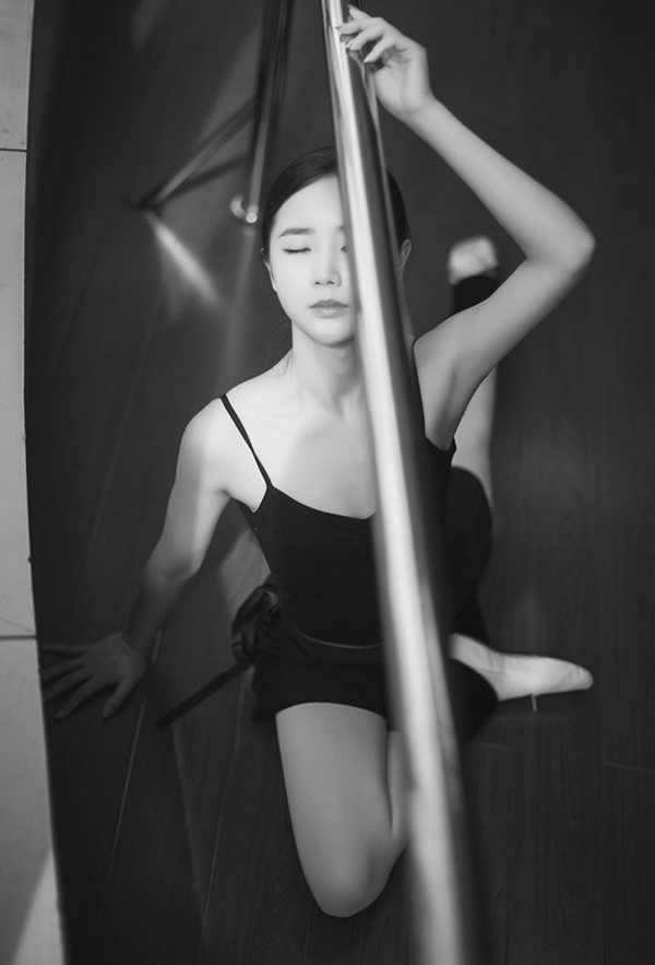 舞女的孤独与无奈