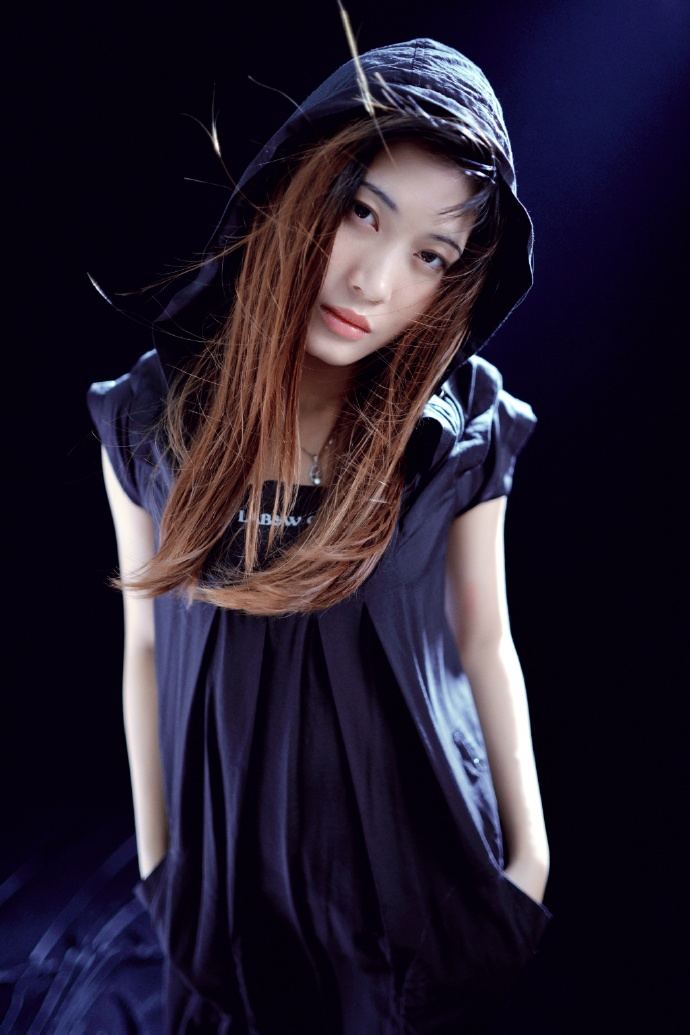 风吹散了你的发梢