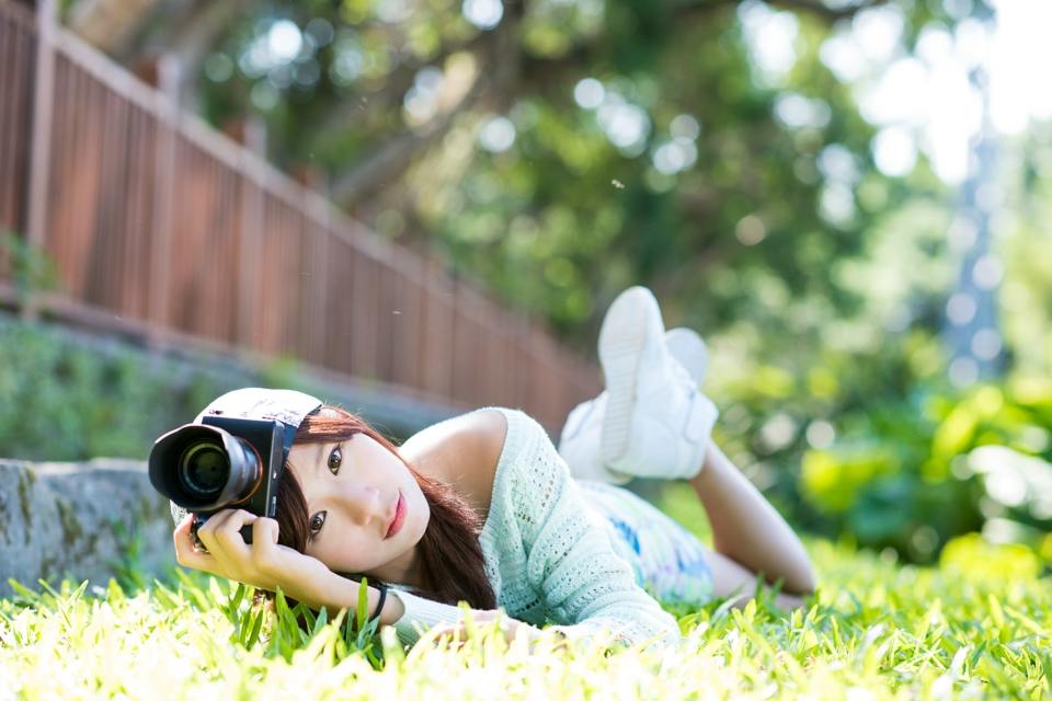 邻家女孩香肩诱惑