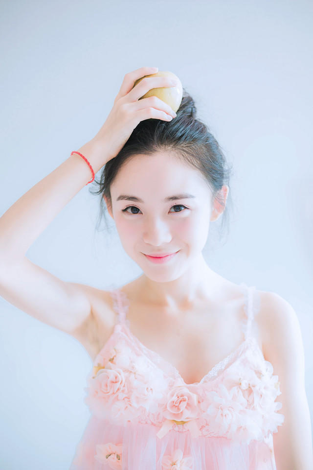 俏皮的水果女孩