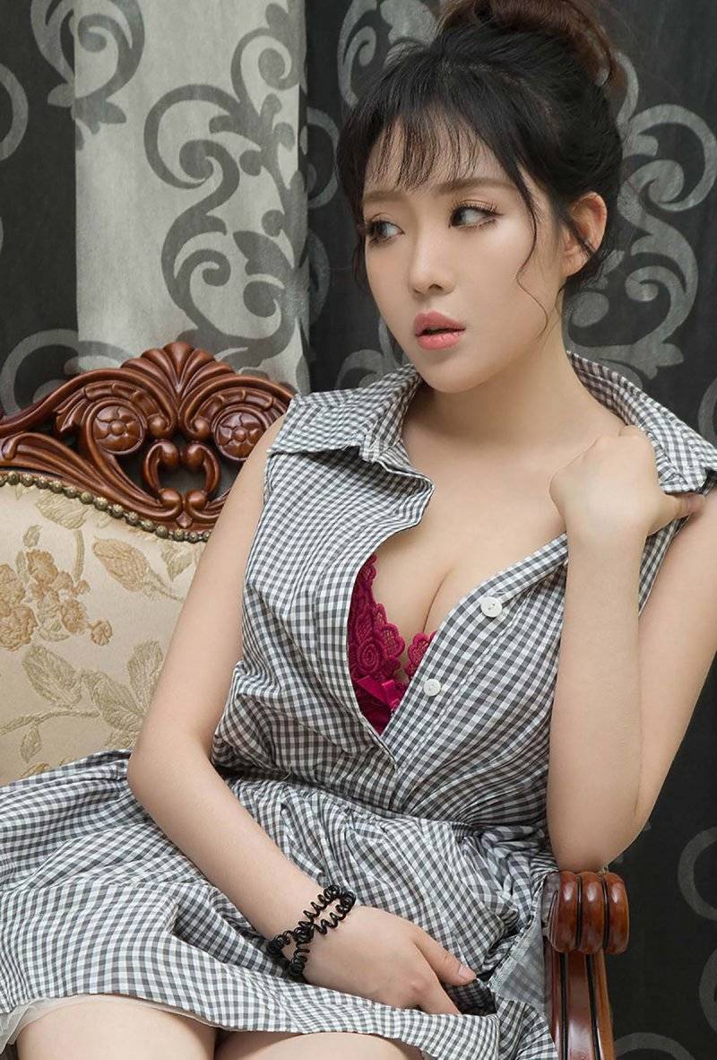 清纯美少女素衣