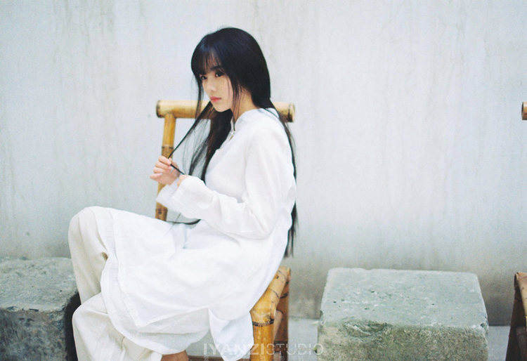 美人如花隔云端