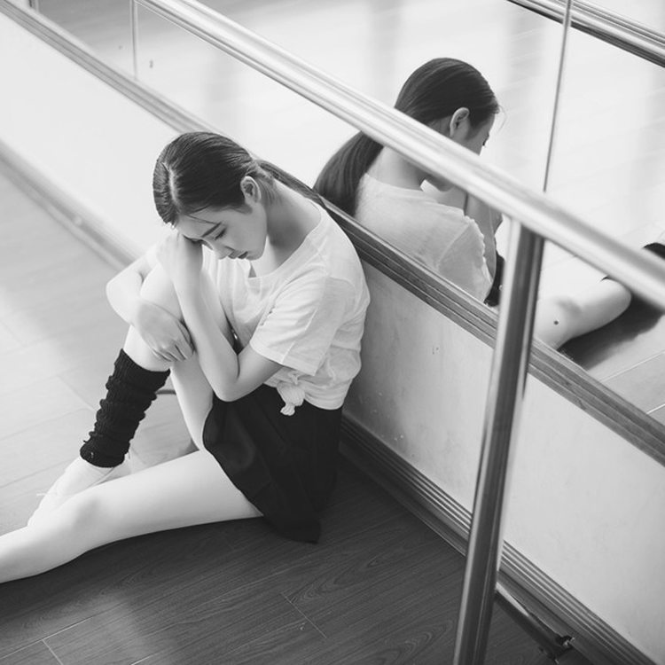 舞女的孤独与无奈