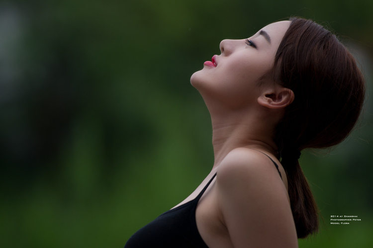 仲夏墨色的Flora