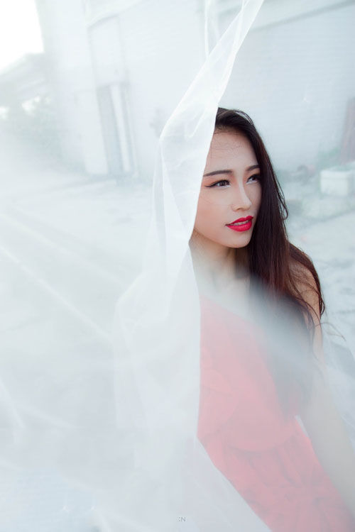 白纱遮掩下的美妙