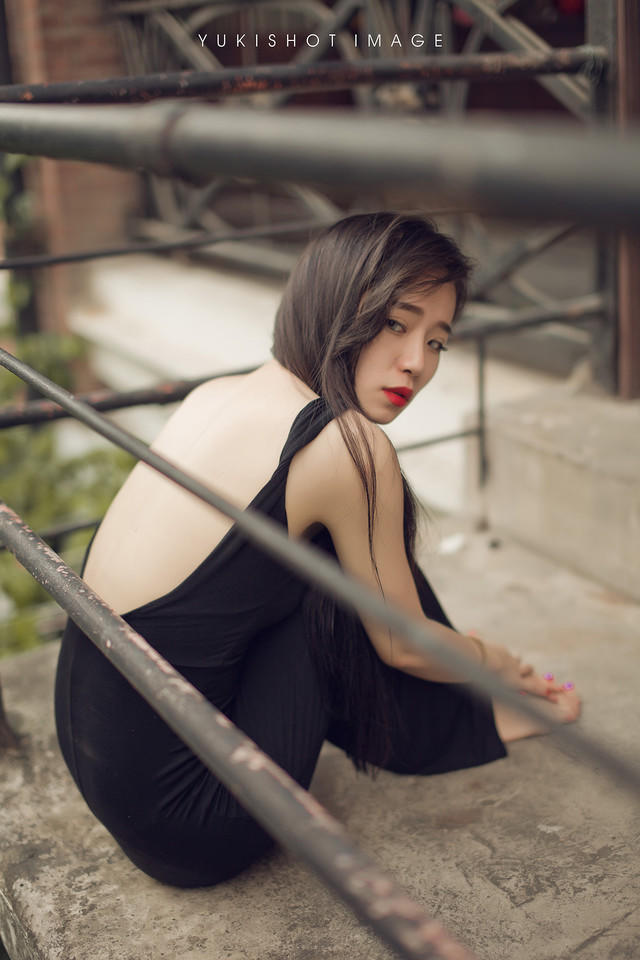 冷艳妩媚的美女