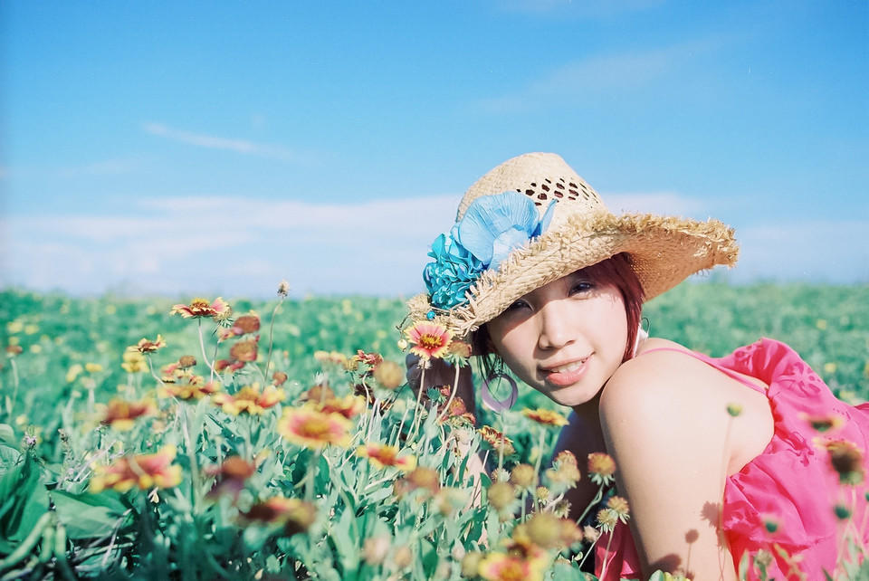 夏日里的艳丽美女