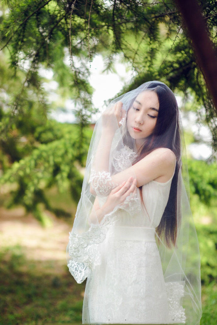 森林中的迷人天使