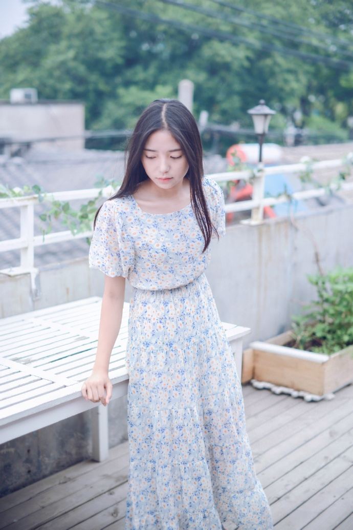 少女的淡淡忧郁