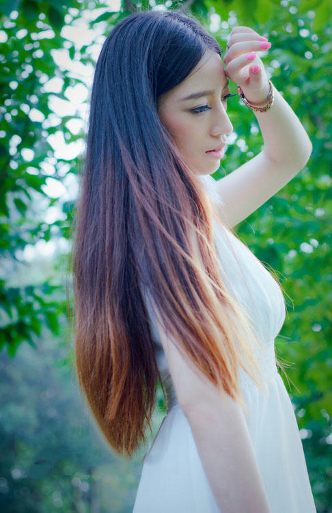 少女安静的等候