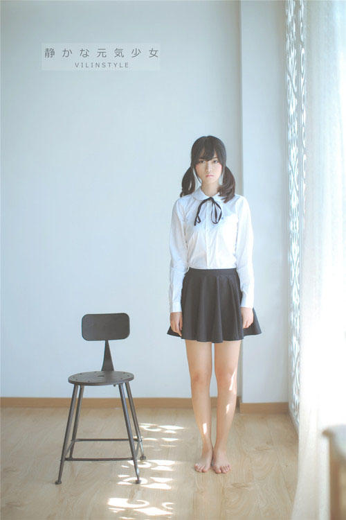 小凳子上的校花