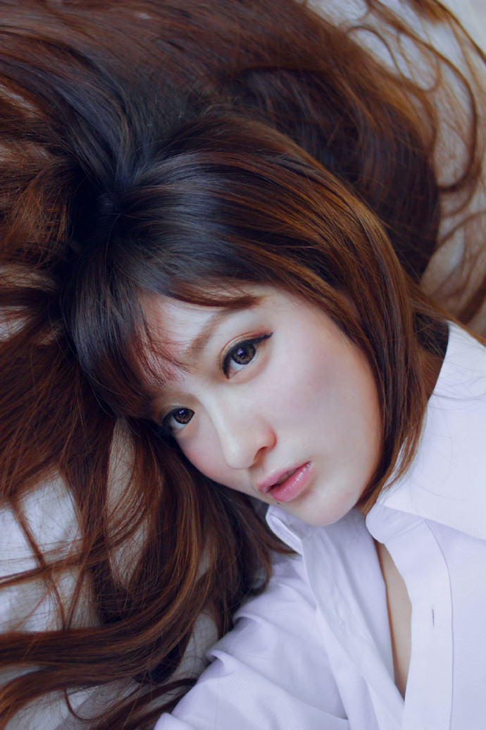 美胸少女的白嫩私房