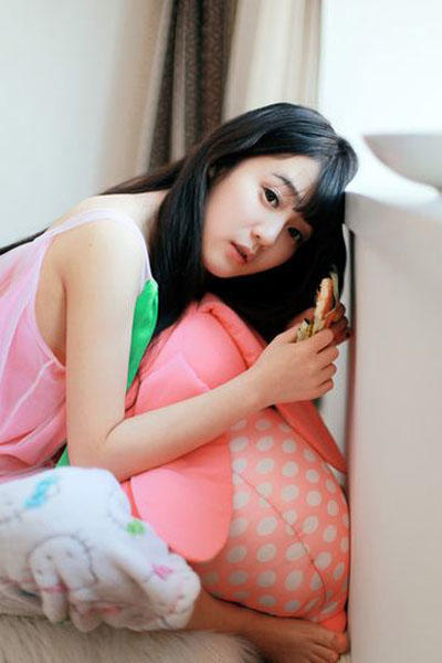 美女慵懒的假期