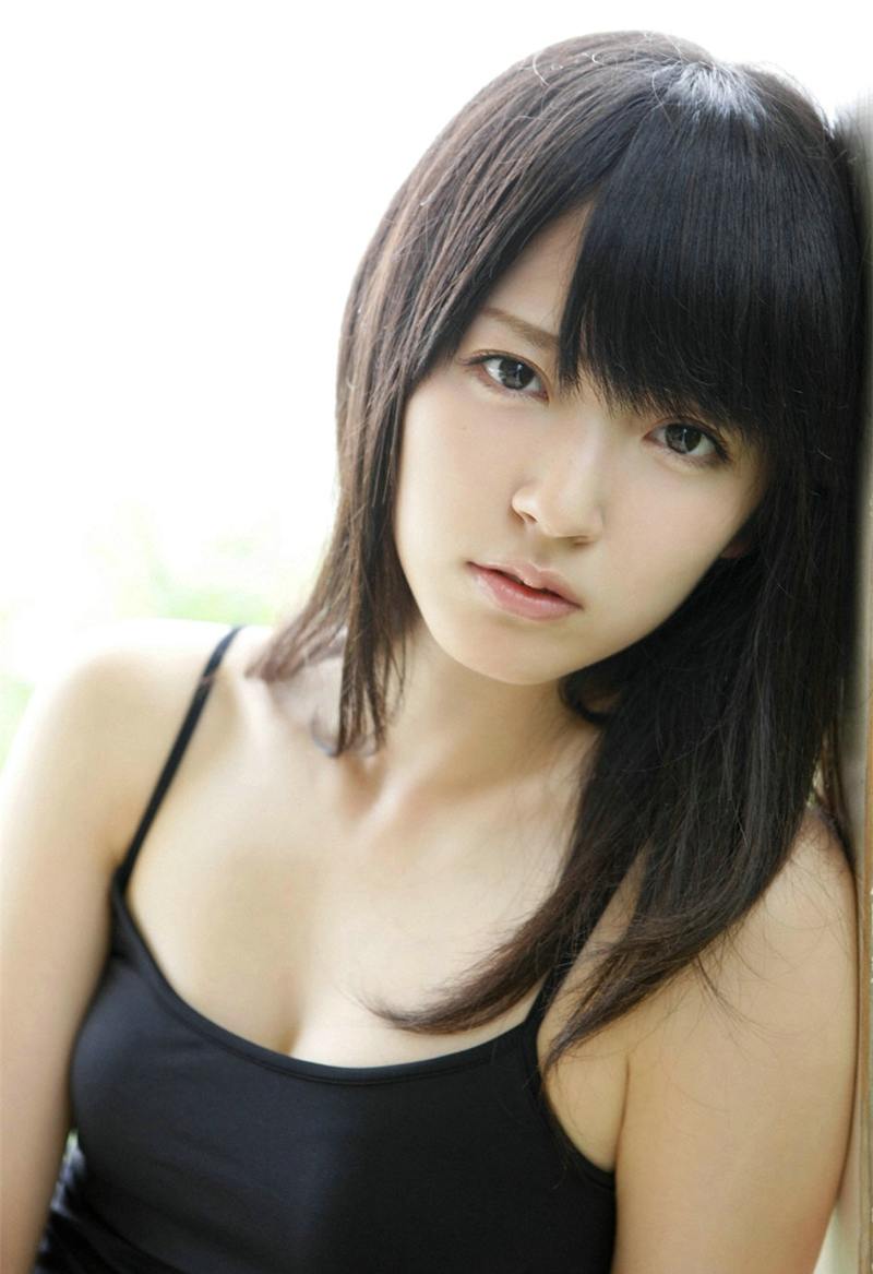 清纯美女吊带装