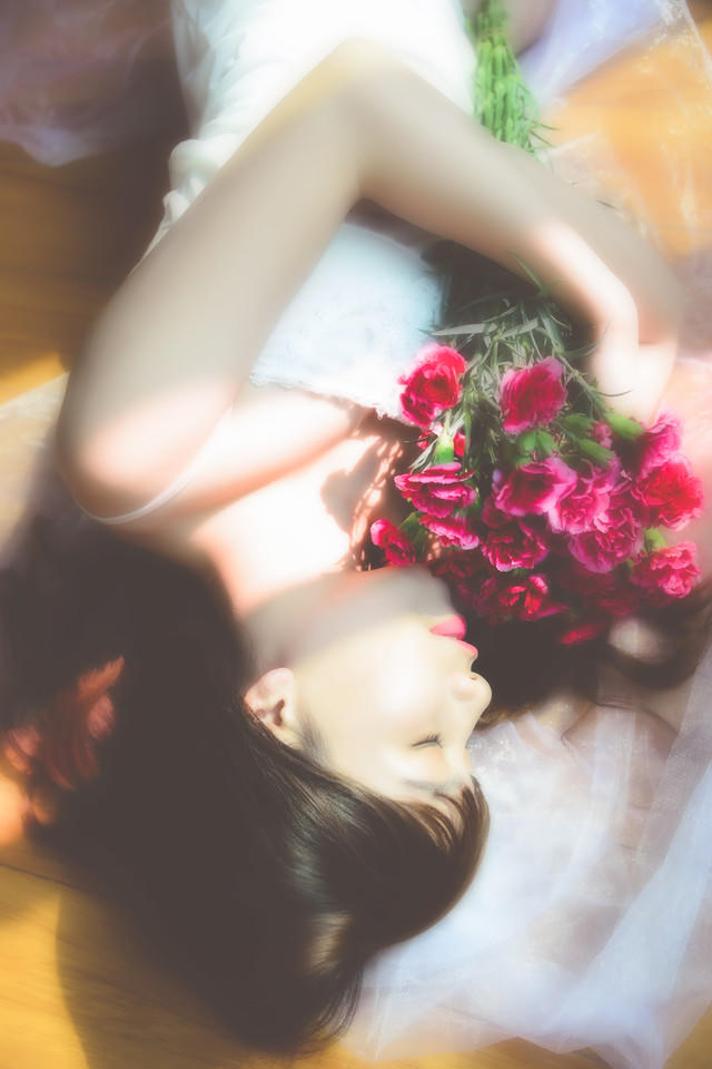 恬静女孩的梦幻美