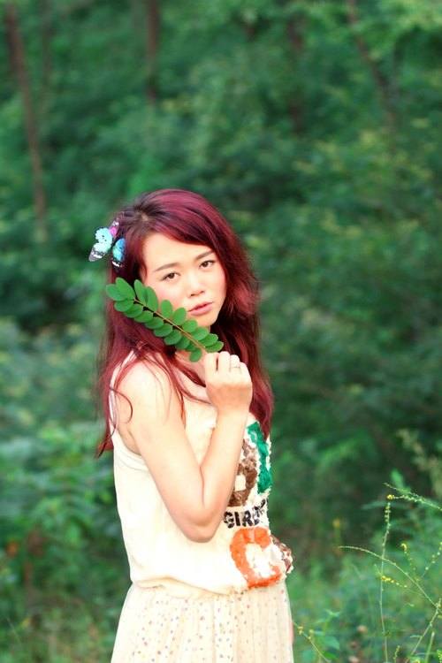 树林中的纯美少女