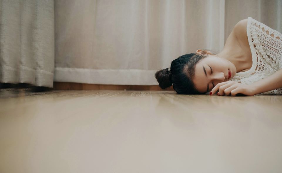 气质丸子头女孩