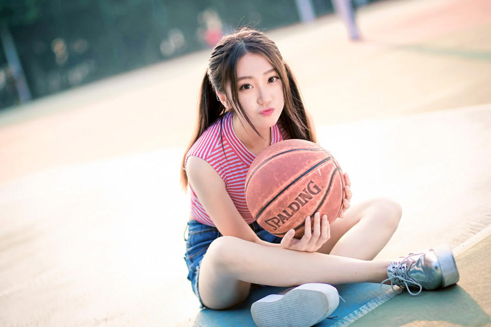 球场上的白皙女神