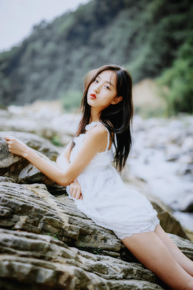 少女吊带连衣裙