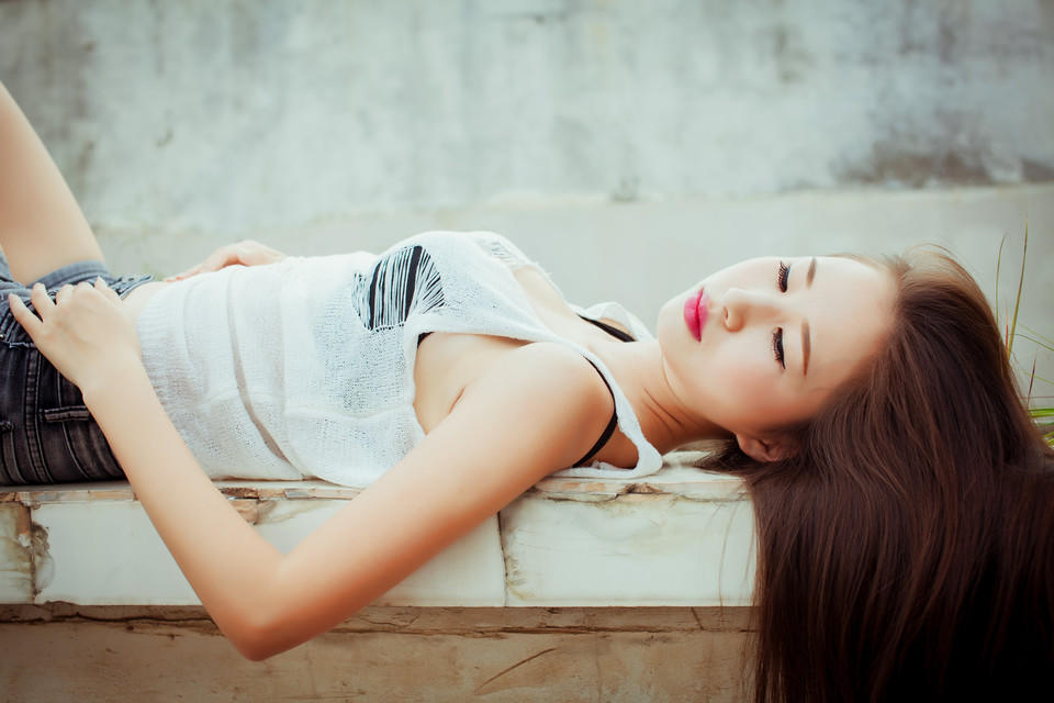 长发镂空装美眉