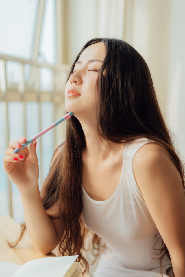 长发恬静私房美眉