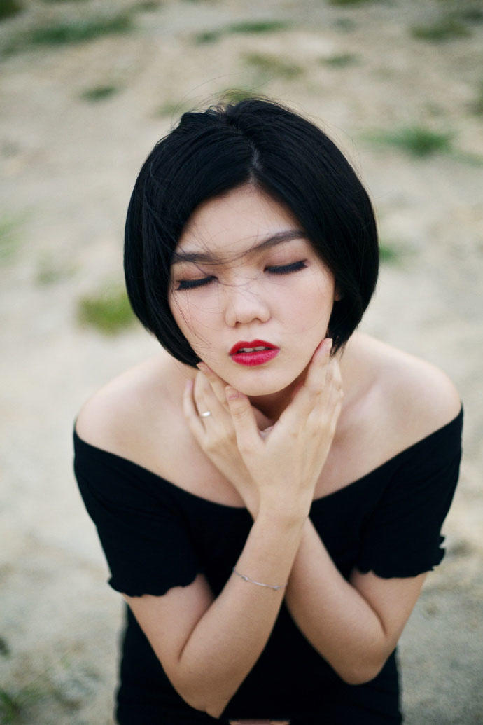 诱惑的妩媚少女