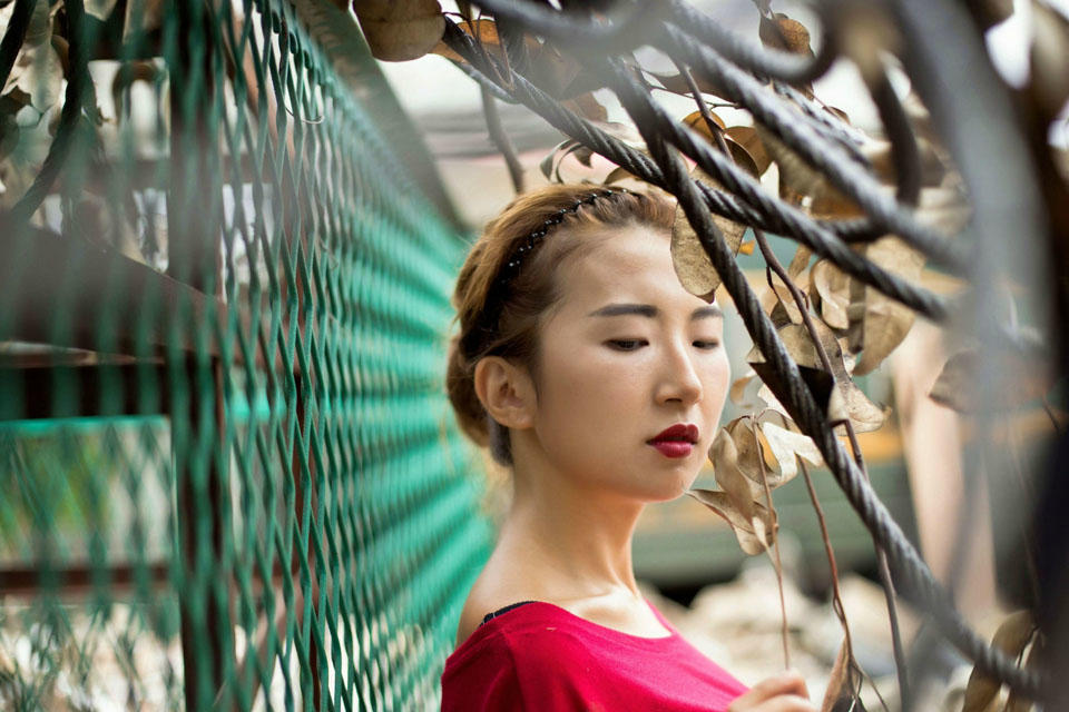 红唇娇艳性感姑娘