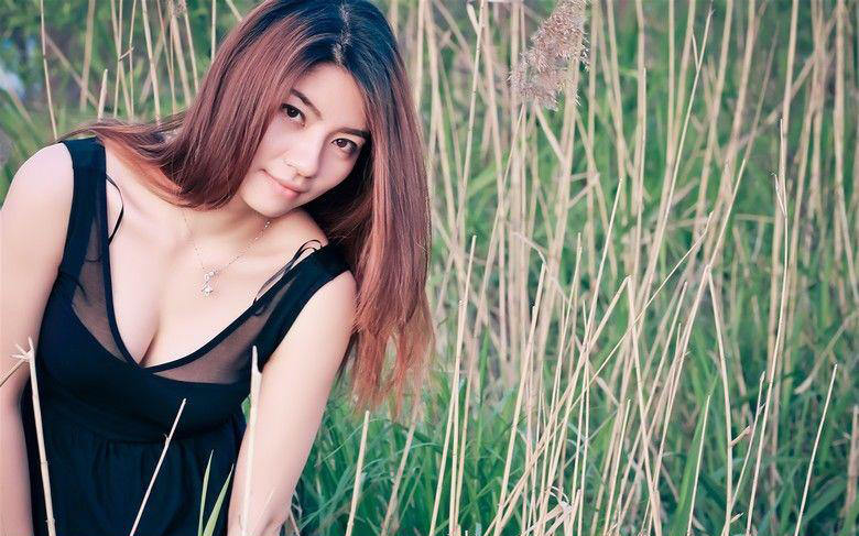 美女郊外的诱惑