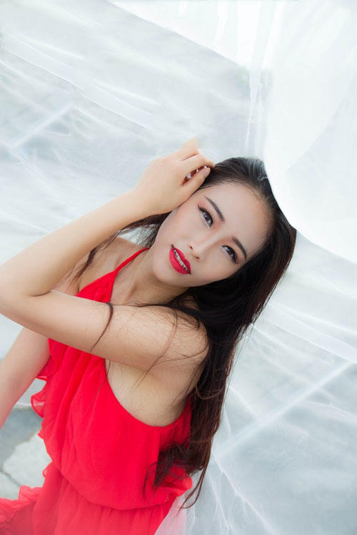 白纱遮掩下的美妙