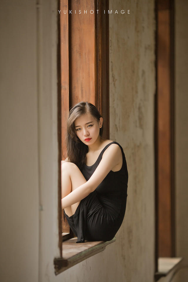 冷艳妩媚的美女