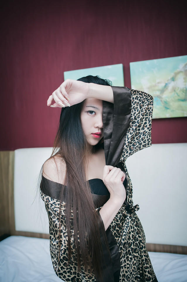 豹纹气质美眉
