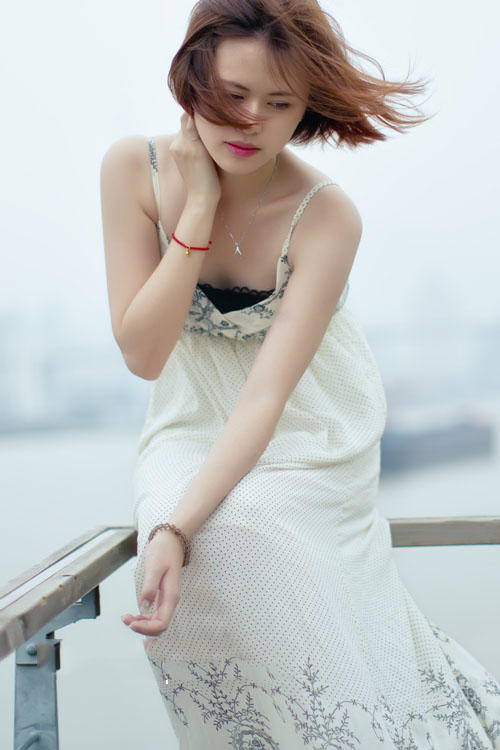 夏日气息的女子