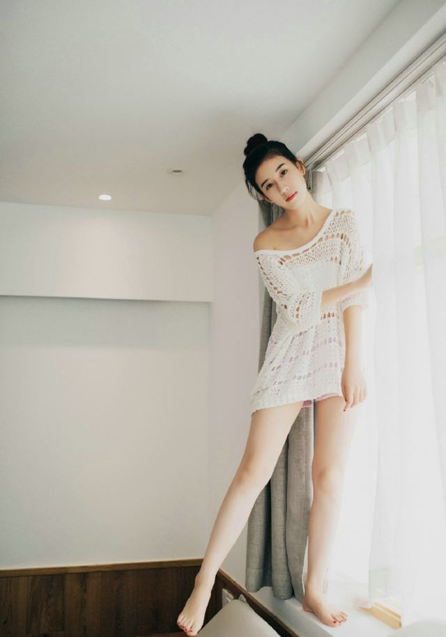 气质丸子头女孩