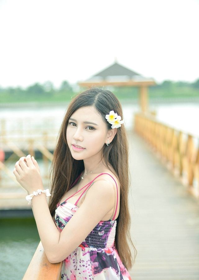 女神楚楚碎花连衣裙